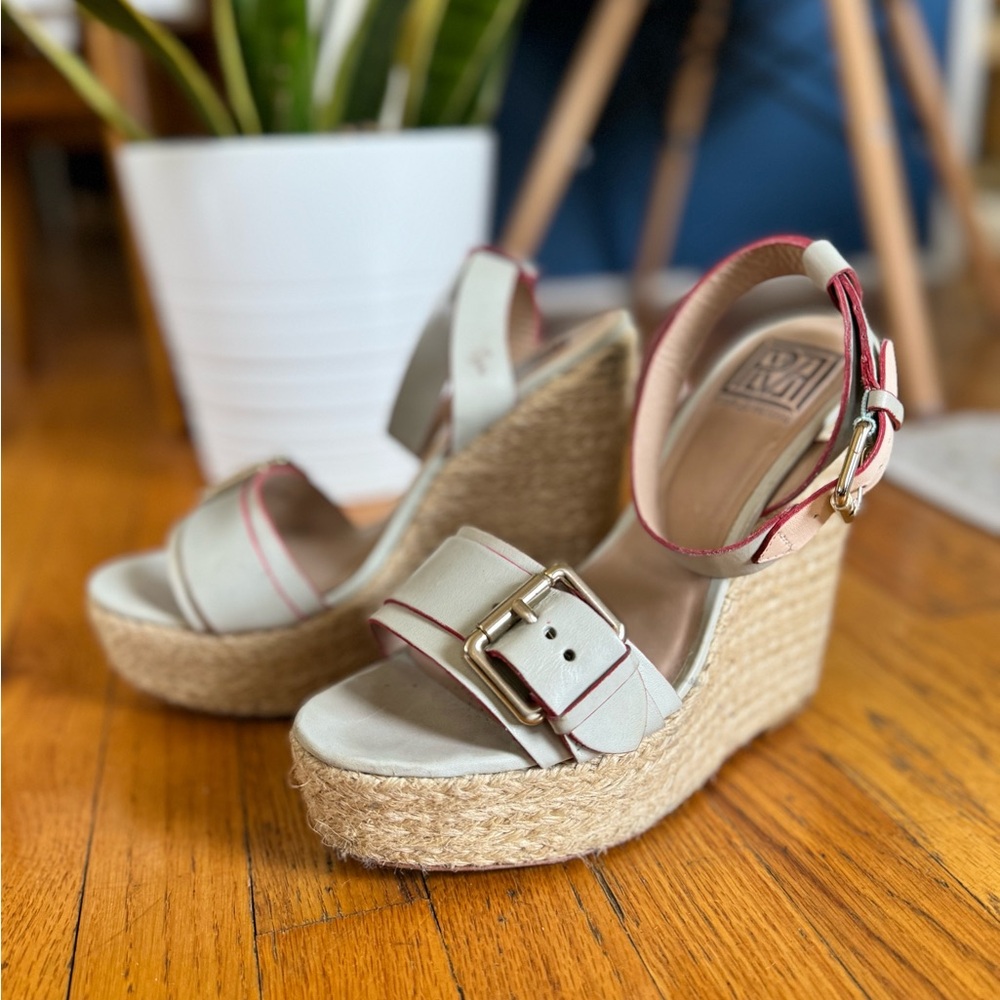 💯 Pour La Victoire | Jaclyn Nude Luggage Sandals
